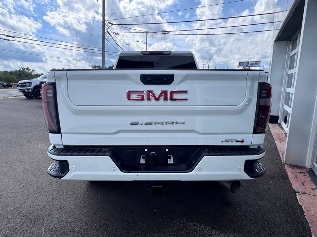 Used 2025 GMC Sierra 2500 AT4 AWD/4WD image 4