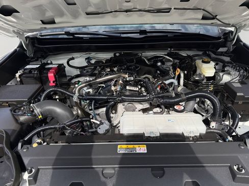 Certified 2026 Toyota Tacoma SR5 AWD/4WD image 9