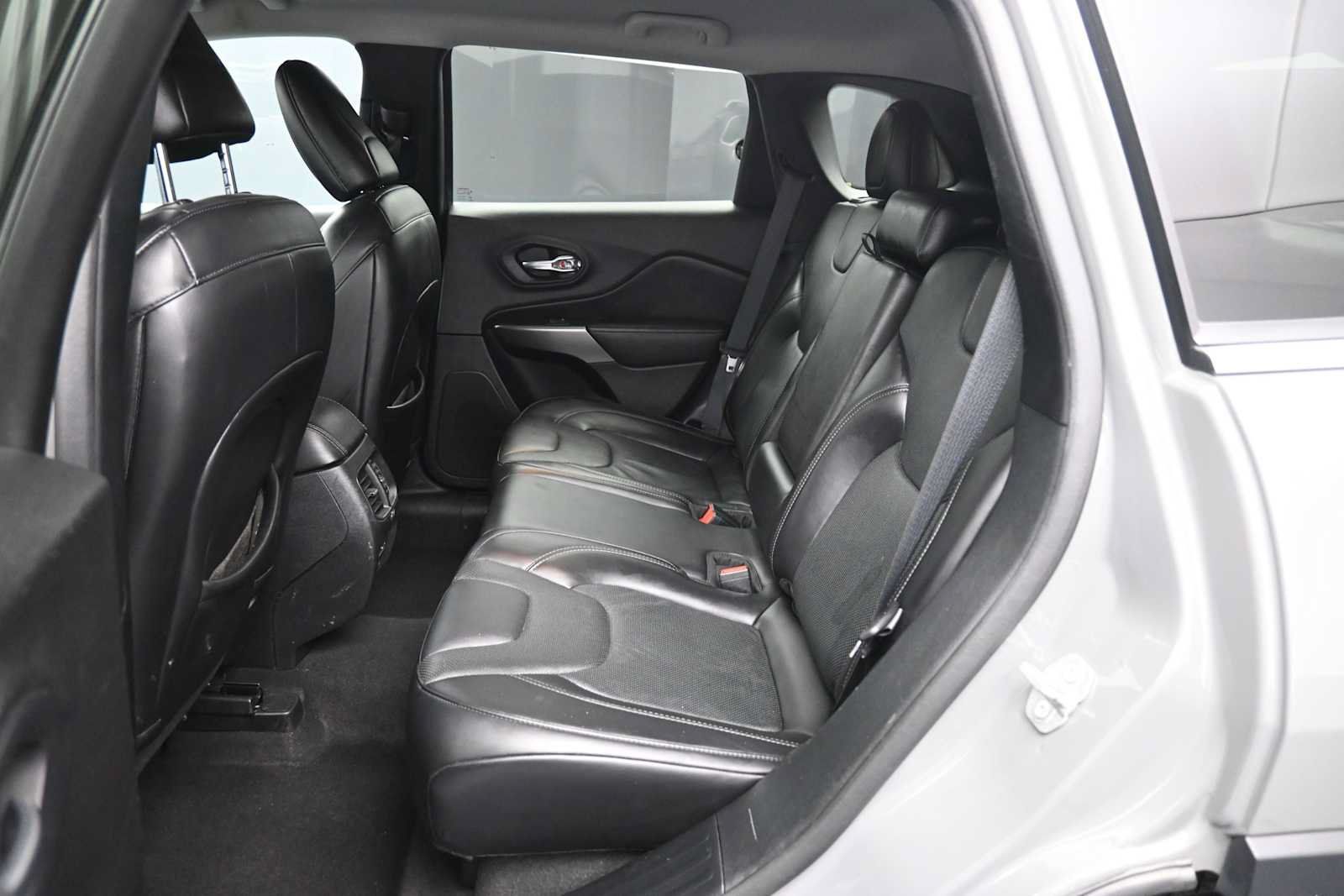 Used 2020 Jeep Cherokee Limited AWD/4WD image 21