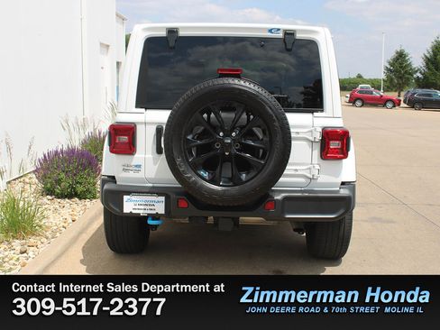 Used 2022 Jeep Wrangler Unlimited Sahara w/ Cold Weather Group AWD/4WD image 5