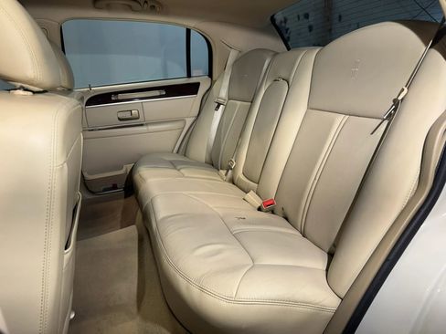 Used 2007 Lincoln Town Car Signature Limited RWD image 13