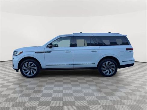 Used 2022 Lincoln Navigator L Reserve AWD/4WD image 4