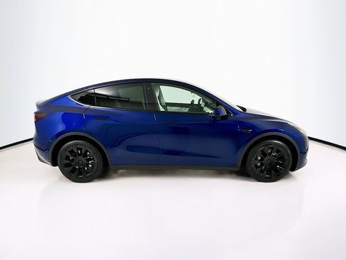 Used 2022 Tesla Model Y Long Range image 9