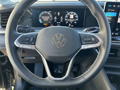 New 2026 Volkswagen Tiguan SE image 18