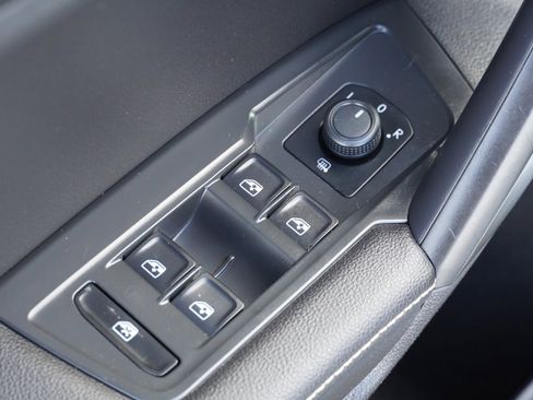 Used 2023 Volkswagen Tiguan S image 18