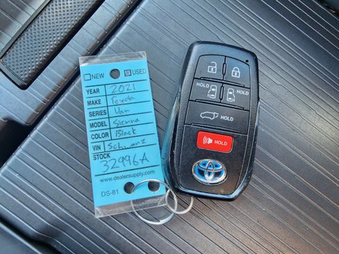 Used 2021 Toyota Sienna XSE w/ XSE Plus Package AWD/4WD image 24