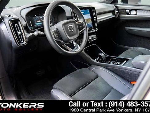 Used 2023 Volvo XC40 B5 Ultimate w/ Protection Package Premier image 14