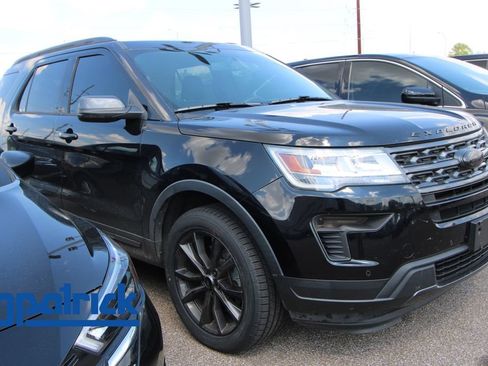 Used 2018 Ford Explorer XLT w/ Equipment Group 202A AWD/4WD image 1