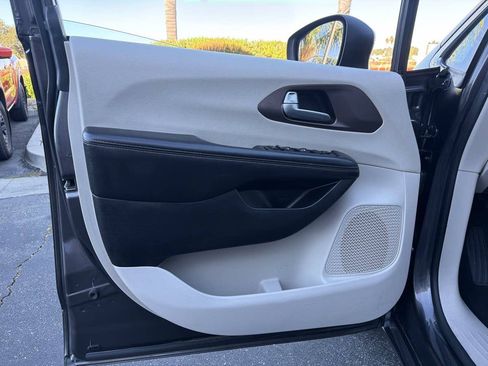 Used 2022 Chrysler Voyager LX FWD image 26
