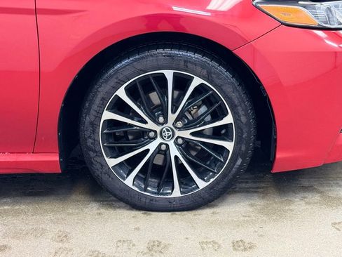 Used 2020 Toyota Camry SE w/ Convenience Package image 4