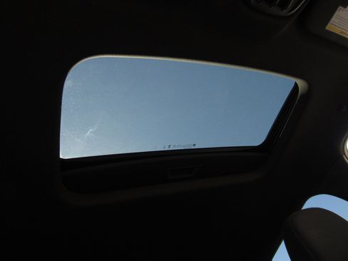 Used 2025 Chevrolet Trax RS w/ Sunroof Package image 8