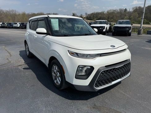 Used 2021 Kia Soul S image 3