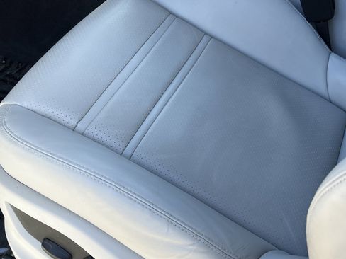 Certified 2022 Porsche Cayenne Platinum Edition image 32