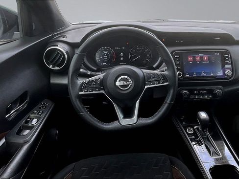 Used 2023 Nissan Kicks SR FWD image 9