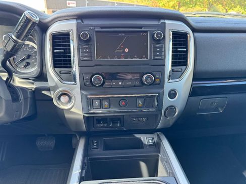 Used 2019 Nissan Titan SV w/ SV Convenience Package image 21
