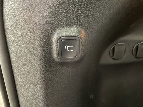 Used 2022 Jeep Cherokee Limited image 10