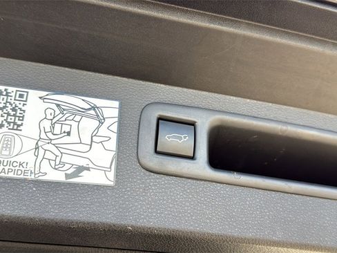 Used 2024 Toyota Highlander XLE image 29