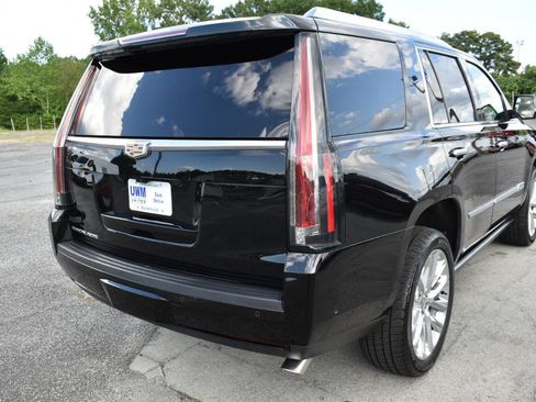 Used 2020 Cadillac Escalade Premium Luxury AWD/4WD image 6