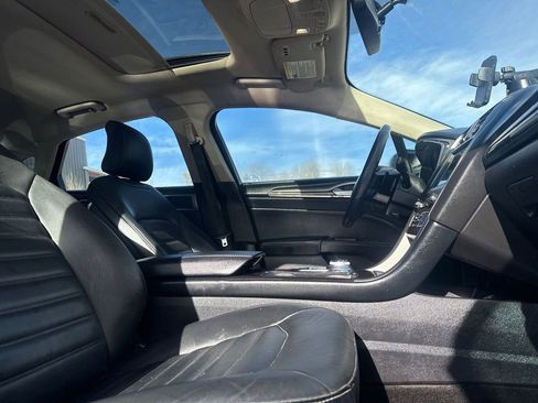 Used 2018 Ford Fusion SE w/ Fusion SE Technology Package image 15