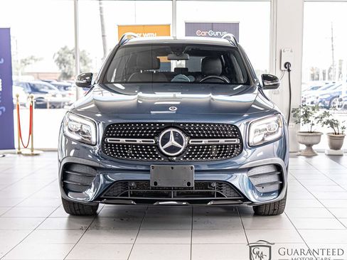 Used 2021 Mercedes-Benz GLB 250 4MATIC image 2