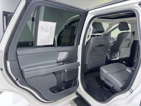 Used 2025 Ford Expedition Active AWD/4WD image 26