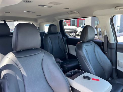 Used 2024 Kia Carnival LX FWD image 62