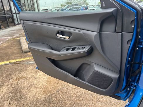 Used 2025 Nissan Sentra SV FWD image 18