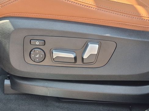 Certified 2025 BMW X5 sDrive40i w/ Premium Package RWD image 17