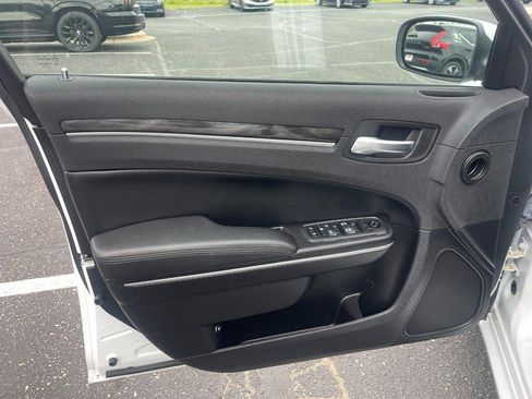 Used 2019 Chrysler 300 Touring w/ Driver Convenience Group AWD/4WD image 23