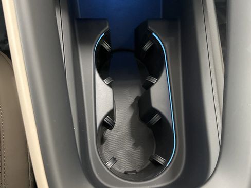 Certified 2025 Porsche Macan Electric image 31