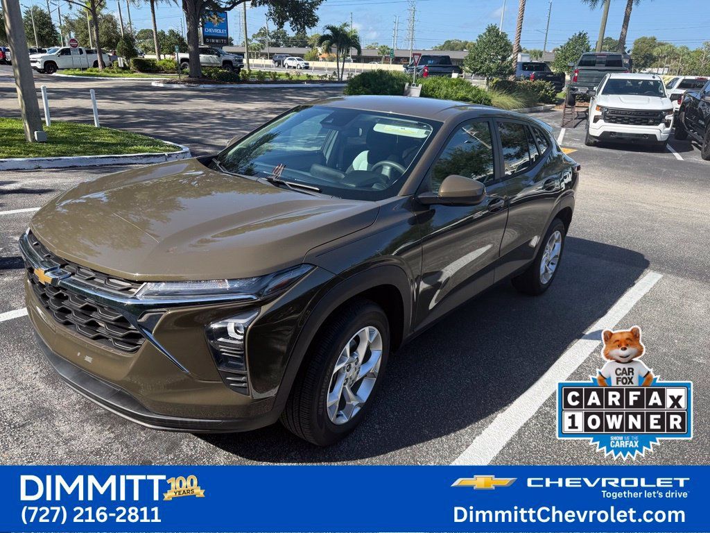 Used 2024 Chevrolet Trax LS w/ LS Convenience Package FWD image 1