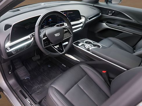 Certified 2025 Cadillac Lyriq Luxury w/ LPO, Floor Liner Package AWD/4WD image 12