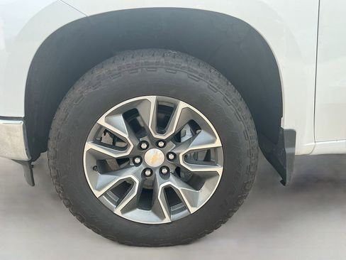 Used 2025 Chevrolet Silverado 1500 LT AWD/4WD image 29