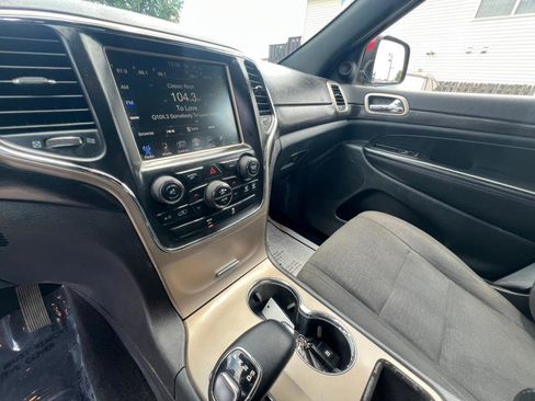 Used 2014 Jeep Grand Cherokee Laredo w/ 18" Wheel & 8.4" Radio Group image 10