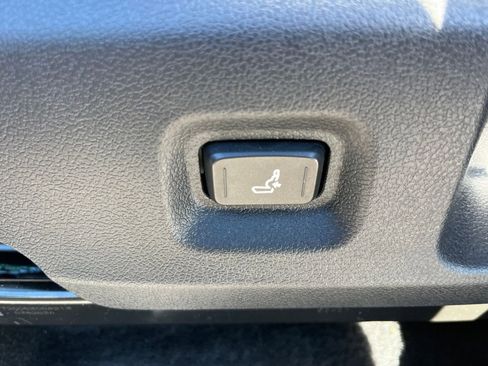 Used 2025 Toyota Tacoma TRD Off-Road AWD/4WD image 22