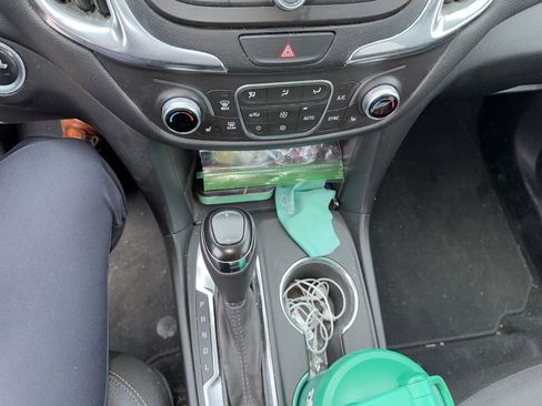 Used 2018 Chevrolet Equinox LT w/ Sun & Infotainment Package image 14