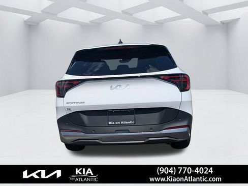 Used 2026 Kia Sportage EX FWD image 4