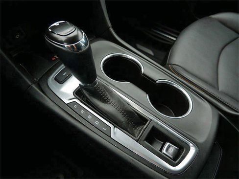 Used 2018 Chevrolet Equinox Premier image 22