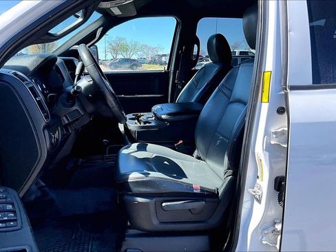 Used 2024 RAM 3500 Tradesman w/ Chrome Appearance Group image 21