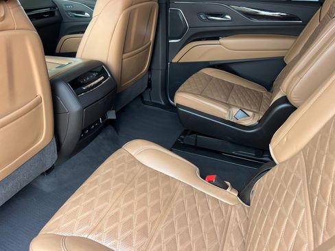 Certified 2021 Cadillac Escalade ESV Sport AWD/4WD image 12