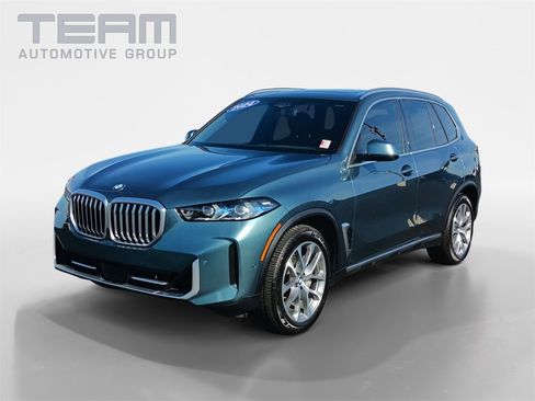 Used 2024 BMW X5 xDrive40i w/ Premium Package image 3