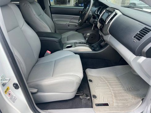 Used 2014 Toyota Tacoma Limited image 16
