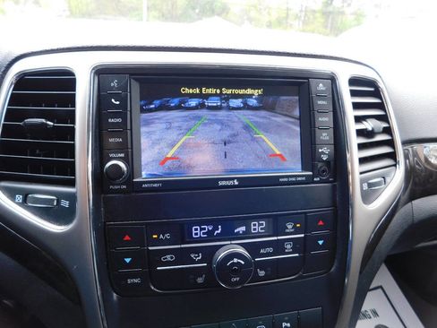 Used 2013 Jeep Grand Cherokee Laredo AWD/4WD image 37