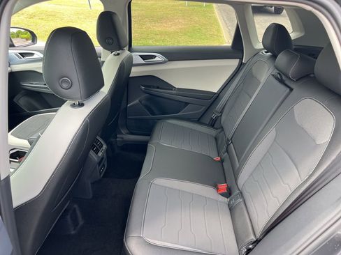 New 2026 Volkswagen Taos SE FWD image 24