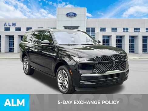 Used 2025 Lincoln Navigator Reserve AWD/4WD image 3