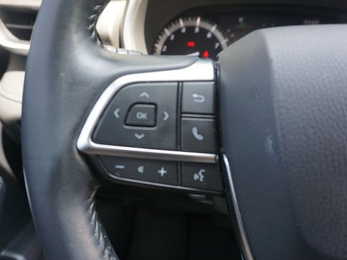 Used 2021 Toyota Highlander XLE FWD image 8