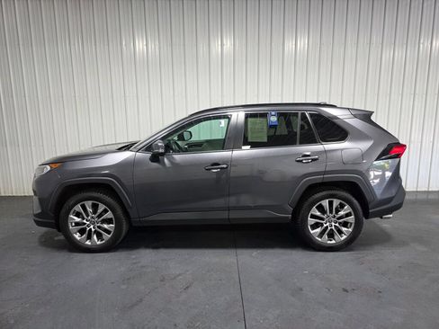Used 2021 Toyota RAV4 XLE Premium AWD/4WD image 4