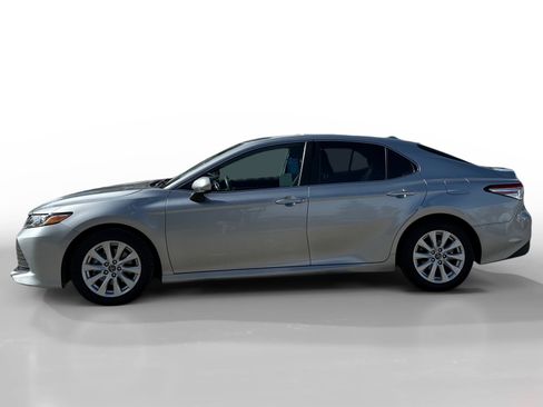 Used 2019 Toyota Camry LE FWD image 2