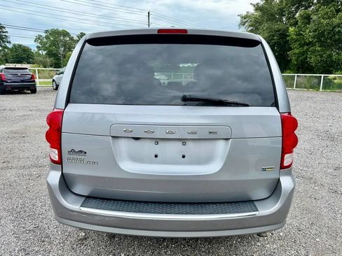 Used 2019 Dodge Grand Caravan SE w/ UConnect Hands-Free Group FWD image 6