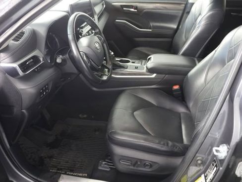 Used 2021 Toyota Highlander Platinum AWD/4WD image 19